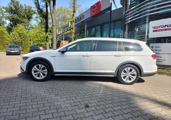 Volkswagen Passat cena 109900 przebieg: 135094, rok produkcji 2019 z Sanok małe 596